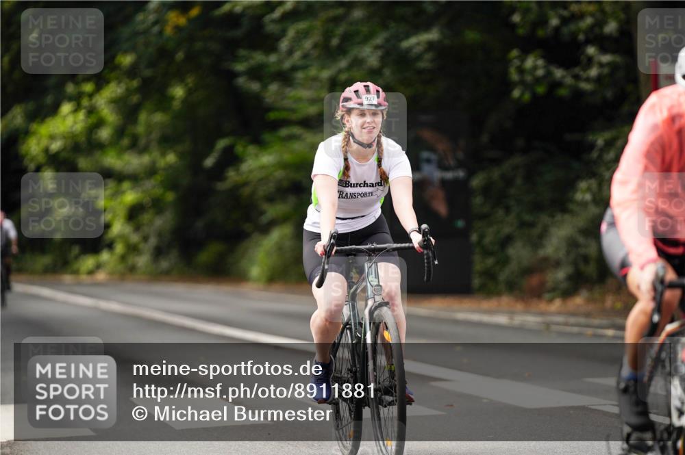 14.09.2025 - Stadtparktriathlon Michael Burmester http://msf.ph/oto/8911881 14.09.2025 11:21:43 Radfahren 734, 828, 871, 927, 945, 955, 960 meine-sportfotos.de