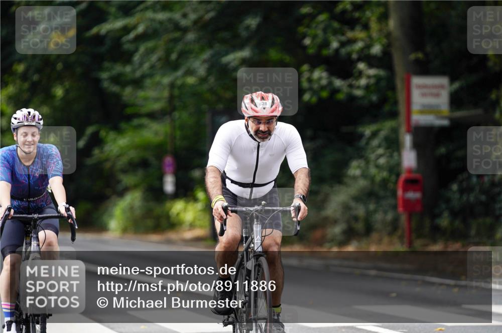 14.09.2025 - Stadtparktriathlon Michael Burmester http://msf.ph/oto/8911886 14.09.2025 11:21:49 Radfahren 828, 873, 927, 945, 955, 981 meine-sportfotos.de