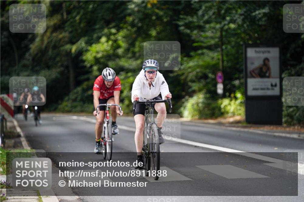 14.09.2025 - Stadtparktriathlon Michael Burmester http://msf.ph/oto/8911888 14.09.2025 11:21:53 Radfahren 828, 873, 945, 981 meine-sportfotos.de
