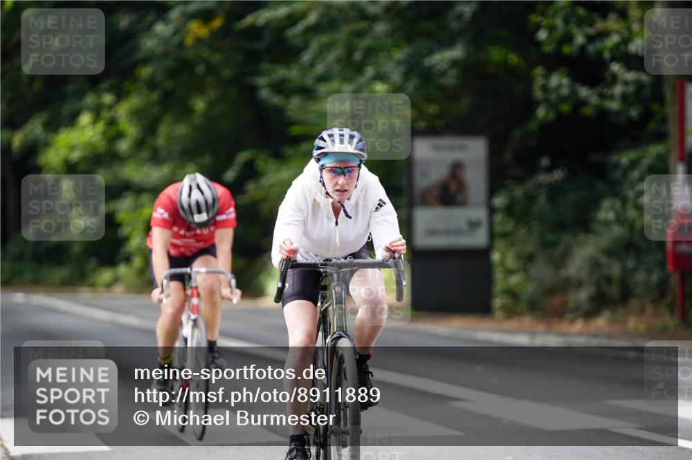 14.09.2025 - Stadtparktriathlon Michael Burmester http://msf.ph/oto/8911889 14.09.2025 11:21:54 Radfahren 828, 873, 945, 978, 981 meine-sportfotos.de