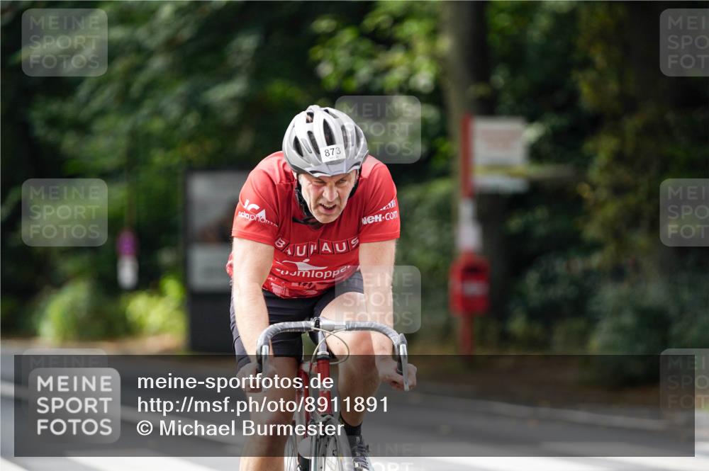14.09.2025 - Stadtparktriathlon Michael Burmester http://msf.ph/oto/8911891 14.09.2025 11:21:55 Radfahren 828, 873, 945, 978, 981 meine-sportfotos.de