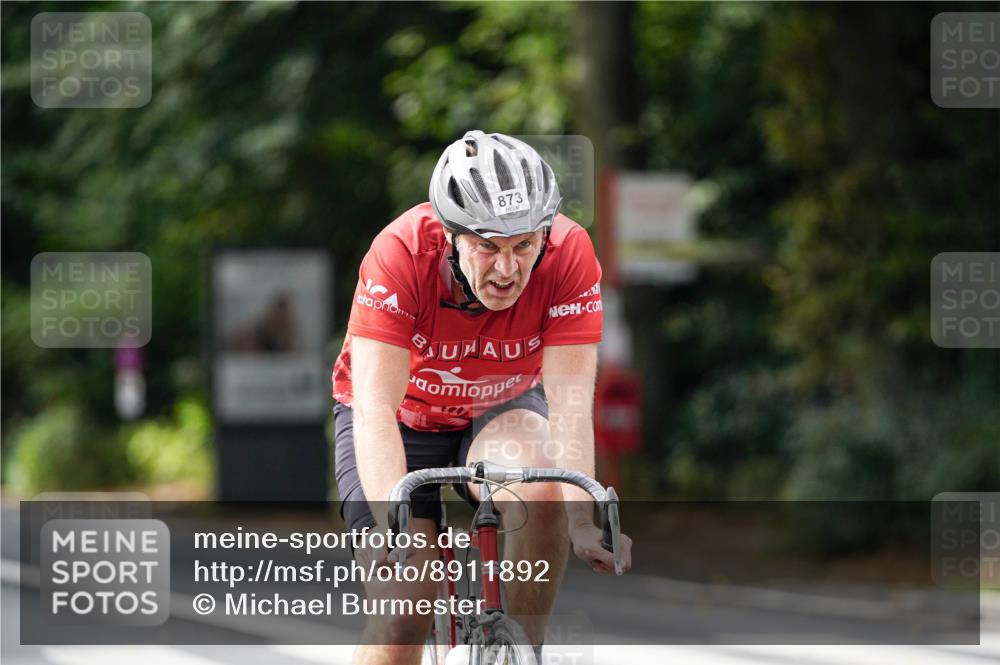 14.09.2025 - Stadtparktriathlon Michael Burmester http://msf.ph/oto/8911892 14.09.2025 11:21:55 Radfahren 828, 873, 945, 978, 981 meine-sportfotos.de