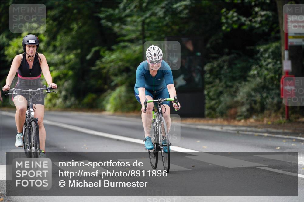 14.09.2025 - Stadtparktriathlon Michael Burmester http://msf.ph/oto/8911896 14.09.2025 11:22:04 Radfahren 939, 972, 978, 1007, 1014, 1017 meine-sportfotos.de