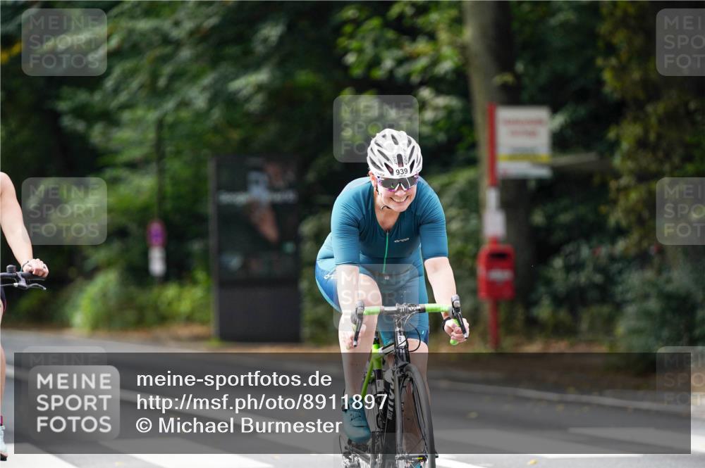14.09.2025 - Stadtparktriathlon Michael Burmester http://msf.ph/oto/8911897 14.09.2025 11:22:05 Radfahren 929, 939, 964, 972, 978, 1007, 1014, 1017 meine-sportfotos.de