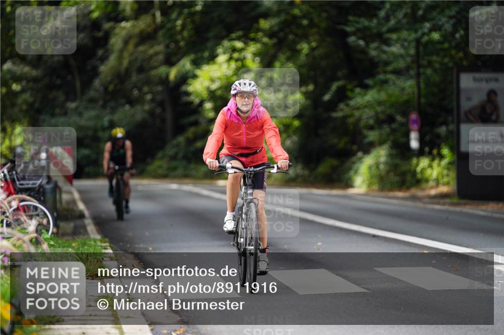 14.09.2025 - Stadtparktriathlon Michael Burmester http://msf.ph/oto/8911916 14.09.2025 11:22:20 Radfahren 842, 850, 855, 952, 997 meine-sportfotos.de
