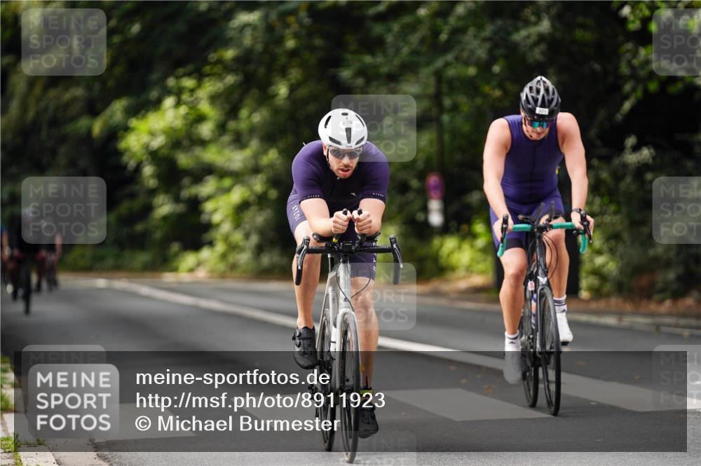 14.09.2025 - Stadtparktriathlon Michael Burmester http://msf.ph/oto/8911923 14.09.2025 11:22:32 Radfahren 857, 880, 892, 901 meine-sportfotos.de