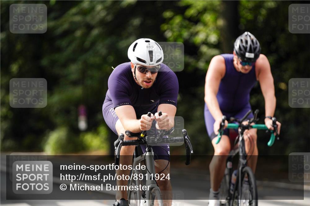 14.09.2025 - Stadtparktriathlon Michael Burmester http://msf.ph/oto/8911924 14.09.2025 11:22:33 Radfahren 857, 880, 892, 901, 998 meine-sportfotos.de