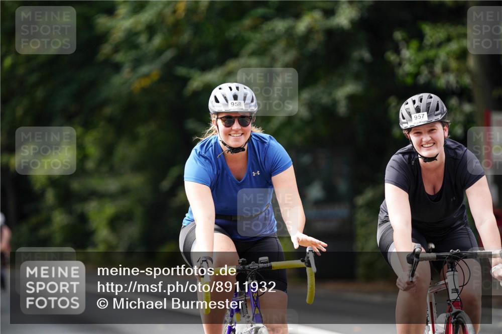 14.09.2025 - Stadtparktriathlon Michael Burmester http://msf.ph/oto/8911932 14.09.2025 11:22:42 Radfahren 857, 862, 870, 875, 892, 921, 957, 958, 998 meine-sportfotos.de