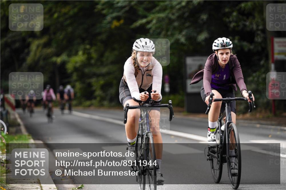 14.09.2025 - Stadtparktriathlon Michael Burmester http://msf.ph/oto/8911944 14.09.2025 11:22:52 Radfahren 831, 862, 870, 875, 918, 921, 948, 974, 1001, 1002 meine-sportfotos.de