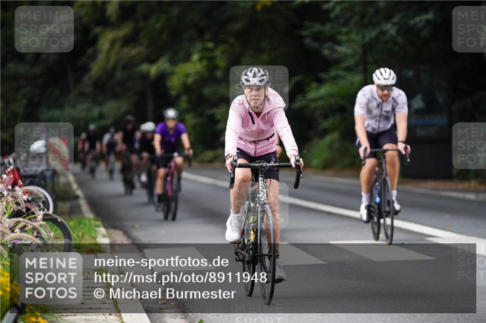 14.09.2025 - Stadtparktriathlon Michael Burmester http://msf.ph/oto/8911948 14.09.2025 11:22:57 Radfahren 829, 831, 851, 882, 918, 948, 963, 974, 1001, 1002 meine-sportfotos.de