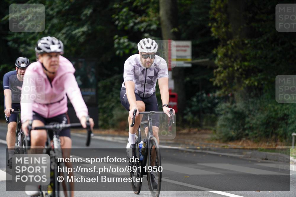 14.09.2025 - Stadtparktriathlon Michael Burmester http://msf.ph/oto/8911950 14.09.2025 11:22:58 Radfahren 829, 831, 851, 882, 918, 920, 948, 963, 974, 1001, 1002 meine-sportfotos.de