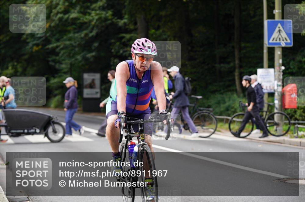 14.09.2025 - Stadtparktriathlon Michael Burmester http://msf.ph/oto/8911967 14.09.2025 11:23:17 Radfahren 886, 946 meine-sportfotos.de