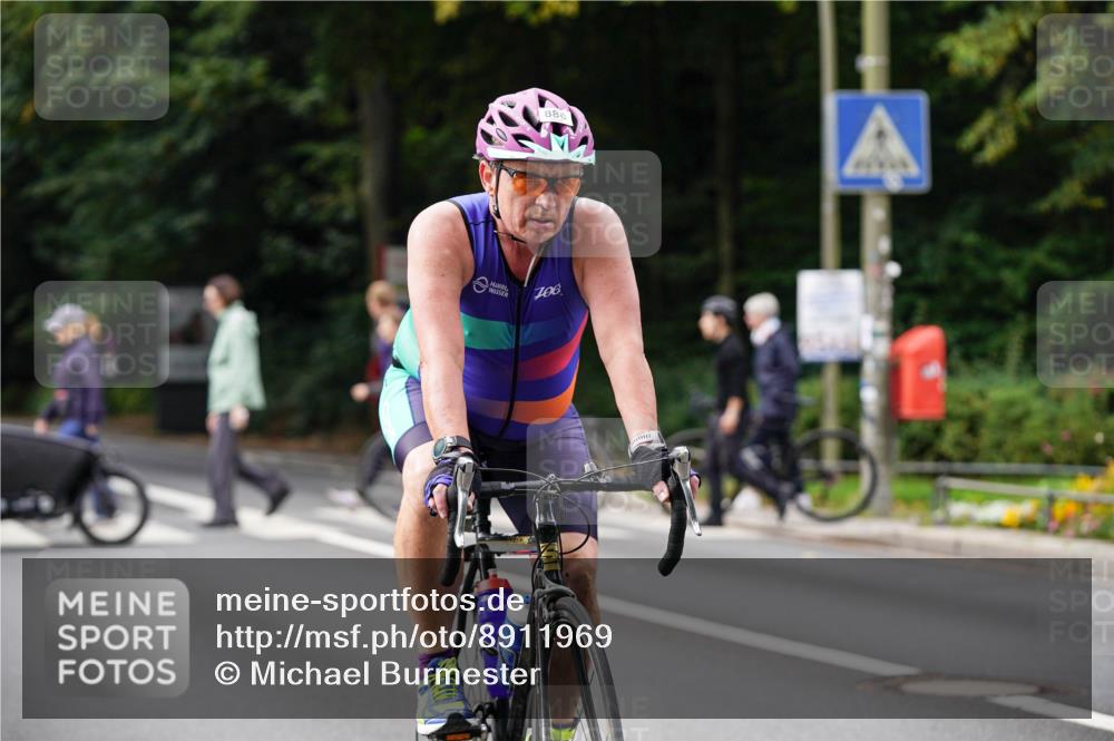 14.09.2025 - Stadtparktriathlon Michael Burmester http://msf.ph/oto/8911969 14.09.2025 11:23:17 Radfahren 886, 946 meine-sportfotos.de