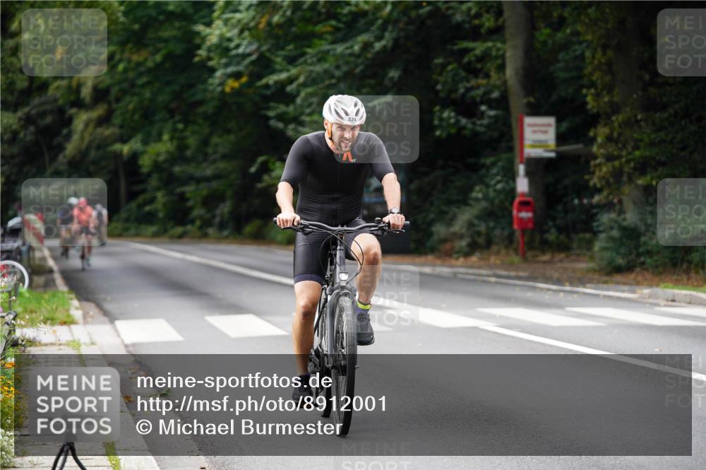 14.09.2025 - Stadtparktriathlon Michael Burmester http://msf.ph/oto/8912001 14.09.2025 11:23:55 Radfahren 824, 878, 895, 940, 943, 986, 1008, 1011 meine-sportfotos.de