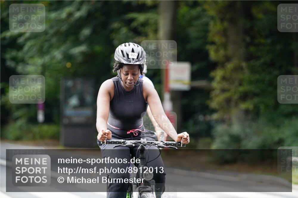 14.09.2025 - Stadtparktriathlon Michael Burmester http://msf.ph/oto/8912013 14.09.2025 11:24:08 Radfahren 823, 876, 894, 895, 915, 924, 970, 987 meine-sportfotos.de