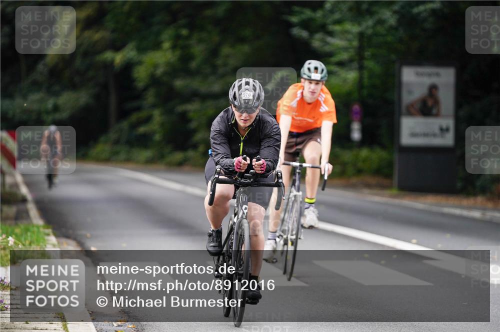 14.09.2025 - Stadtparktriathlon Michael Burmester http://msf.ph/oto/8912016 14.09.2025 11:24:11 Radfahren 823, 894, 915, 924, 968, 970, 987 meine-sportfotos.de
