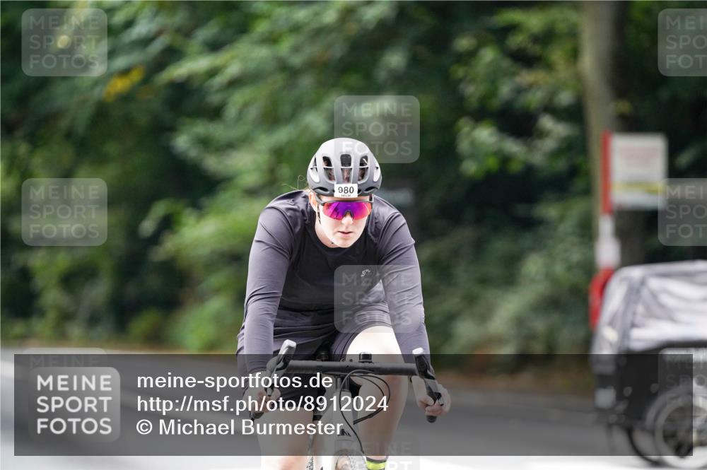 14.09.2025 - Stadtparktriathlon Michael Burmester http://msf.ph/oto/8912024 14.09.2025 11:24:24 Radfahren 968, 980 meine-sportfotos.de
