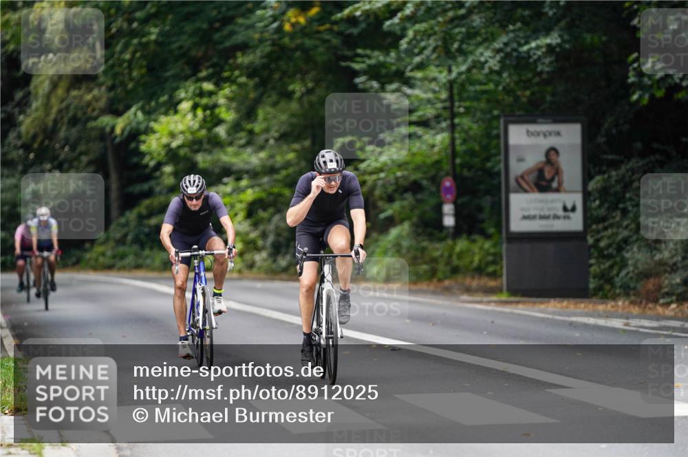 14.09.2025 - Stadtparktriathlon Michael Burmester http://msf.ph/oto/8912025 14.09.2025 11:24:39 Radfahren 756, 877, 900 meine-sportfotos.de