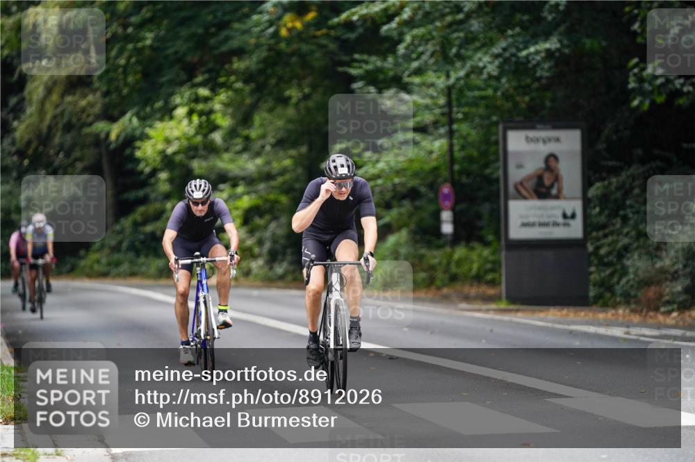 14.09.2025 - Stadtparktriathlon Michael Burmester http://msf.ph/oto/8912026 14.09.2025 11:24:39 Radfahren 756, 877, 900 meine-sportfotos.de