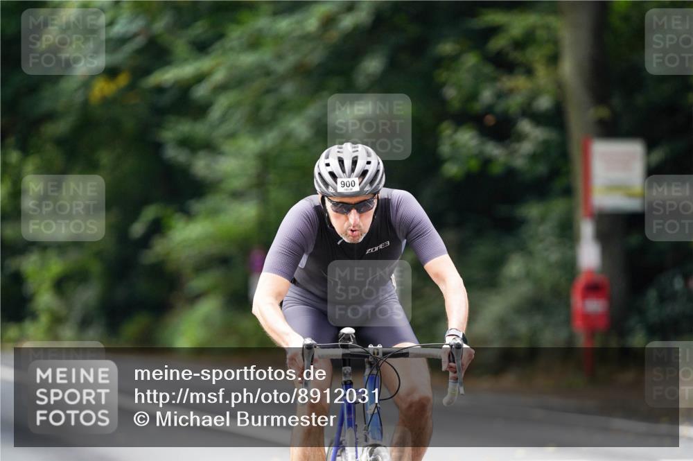 14.09.2025 - Stadtparktriathlon Michael Burmester http://msf.ph/oto/8912031 14.09.2025 11:24:42 Radfahren 756, 877, 900, 962 meine-sportfotos.de