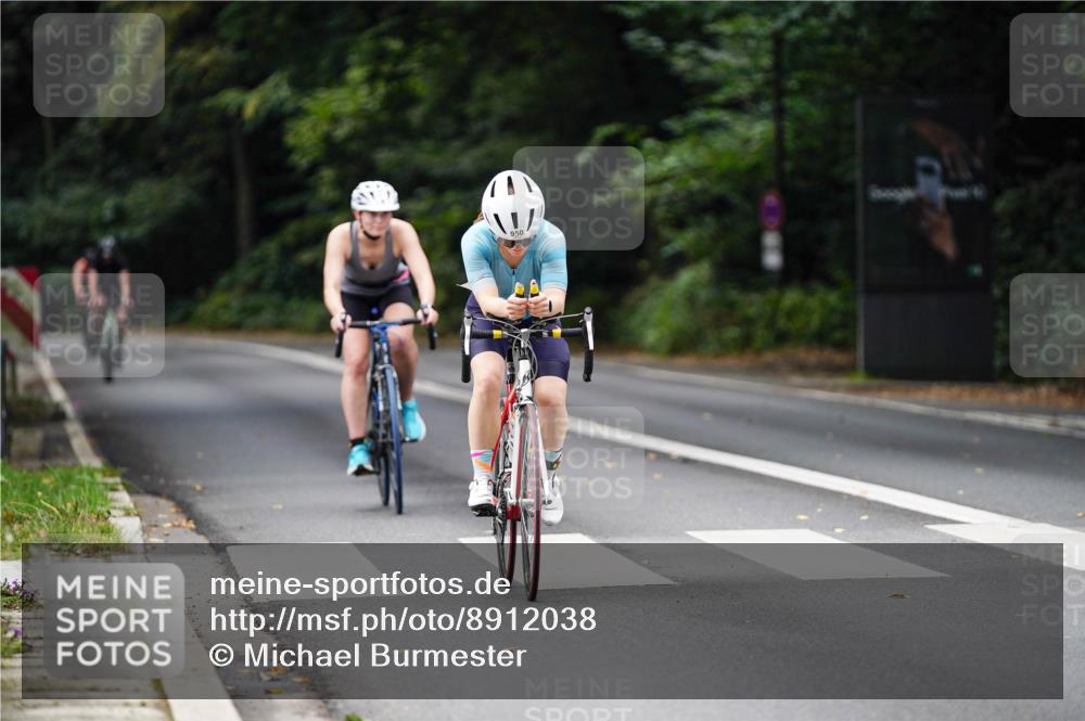 14.09.2025 - Stadtparktriathlon Michael Burmester http://msf.ph/oto/8912038 14.09.2025 11:24:54 Radfahren 843, 950, 962, 967 meine-sportfotos.de