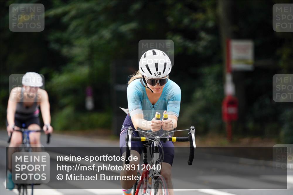 14.09.2025 - Stadtparktriathlon Michael Burmester http://msf.ph/oto/8912040 14.09.2025 11:24:55 Radfahren 843, 950, 962, 967 meine-sportfotos.de