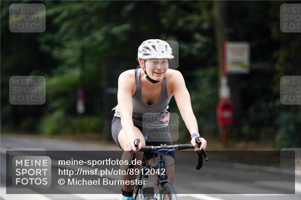 14.09.2025 - Stadtparktriathlon Michael Burmester http://msf.ph/oto/8912042 14.09.2025 11:24:56 Radfahren 843, 950, 967 meine-sportfotos.de