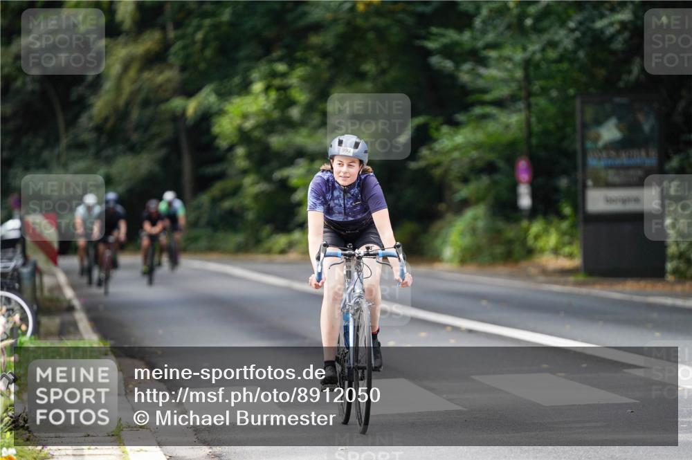 14.09.2025 - Stadtparktriathlon Michael Burmester http://msf.ph/oto/8912050 14.09.2025 11:25:33 Radfahren 826, 852, 919, 992 meine-sportfotos.de