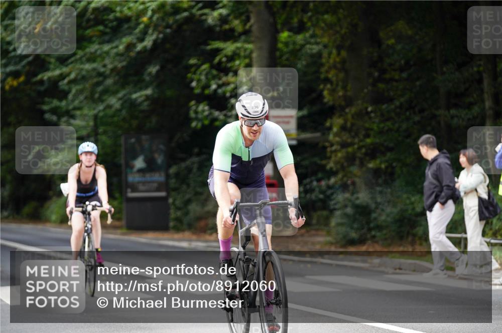 14.09.2025 - Stadtparktriathlon Michael Burmester http://msf.ph/oto/8912060 14.09.2025 11:25:41 Radfahren 826, 837, 852, 919, 1000 meine-sportfotos.de