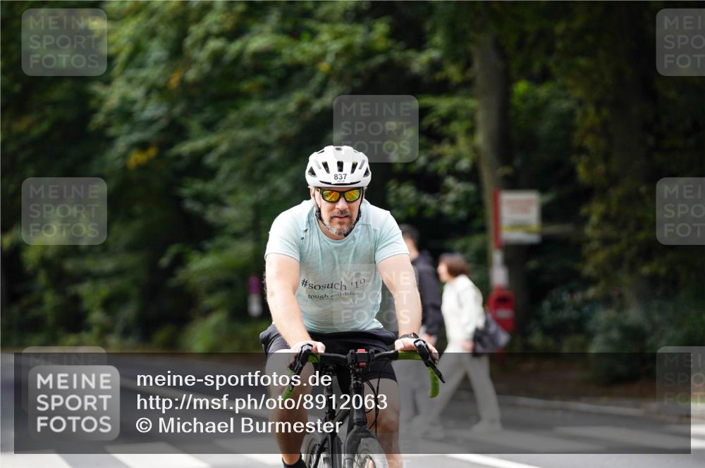 14.09.2025 - Stadtparktriathlon Michael Burmester http://msf.ph/oto/8912063 14.09.2025 11:25:44 Radfahren 826, 837, 852, 919, 1000 meine-sportfotos.de