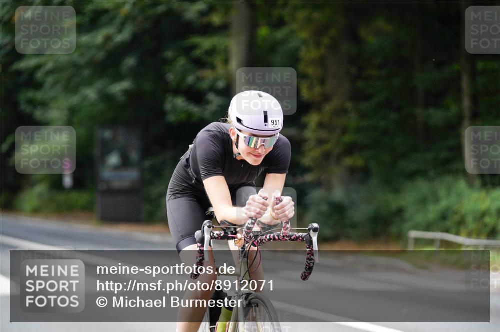 14.09.2025 - Stadtparktriathlon Michael Burmester http://msf.ph/oto/8912071 14.09.2025 11:26:13 Radfahren 835, 930, 951 meine-sportfotos.de