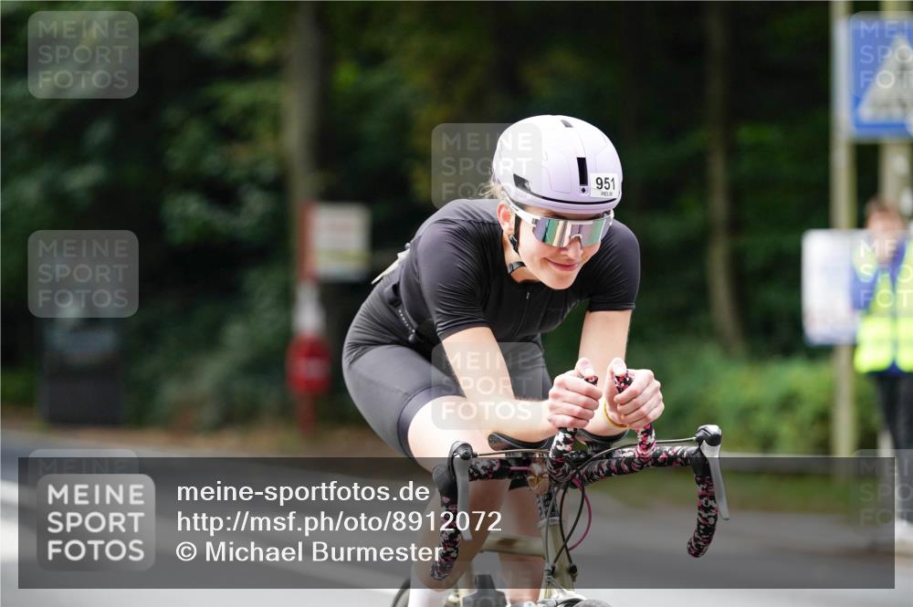 14.09.2025 - Stadtparktriathlon Michael Burmester http://msf.ph/oto/8912072 14.09.2025 11:26:13 Radfahren 835, 930, 951 meine-sportfotos.de