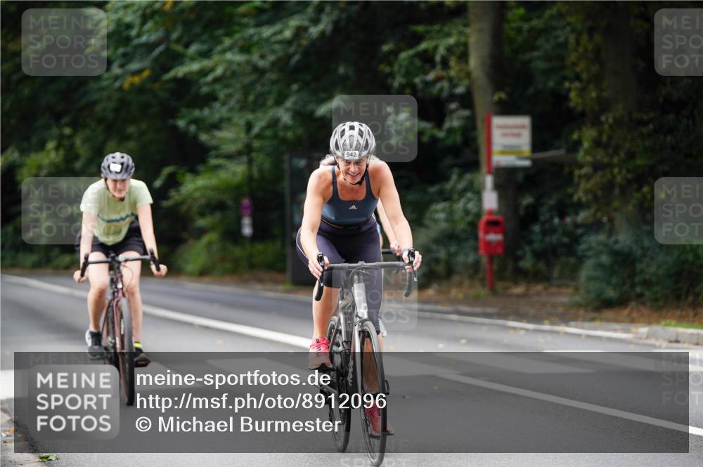 14.09.2025 - Stadtparktriathlon Michael Burmester http://msf.ph/oto/8912096 14.09.2025 11:26:39 Radfahren 905, 911, 931, 942, 961, 976 meine-sportfotos.de