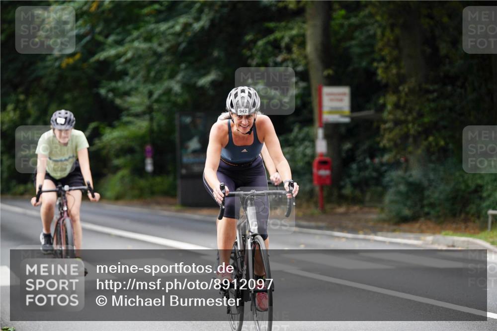 14.09.2025 - Stadtparktriathlon Michael Burmester http://msf.ph/oto/8912097 14.09.2025 11:26:39 Radfahren 905, 911, 931, 942, 961, 976 meine-sportfotos.de
