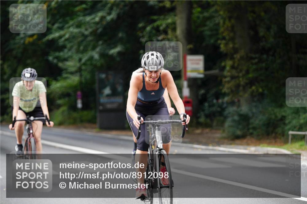 14.09.2025 - Stadtparktriathlon Michael Burmester http://msf.ph/oto/8912098 14.09.2025 11:26:40 Radfahren 905, 911, 914, 931, 942, 961, 976 meine-sportfotos.de