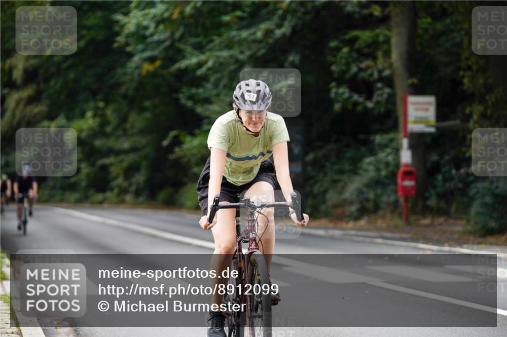 14.09.2025 - Stadtparktriathlon Michael Burmester http://msf.ph/oto/8912099 14.09.2025 11:26:40 Radfahren 905, 911, 914, 931, 942, 961, 976 meine-sportfotos.de