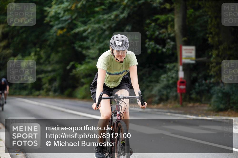 14.09.2025 - Stadtparktriathlon Michael Burmester http://msf.ph/oto/8912100 14.09.2025 11:26:40 Radfahren 905, 911, 914, 931, 942, 961, 976 meine-sportfotos.de