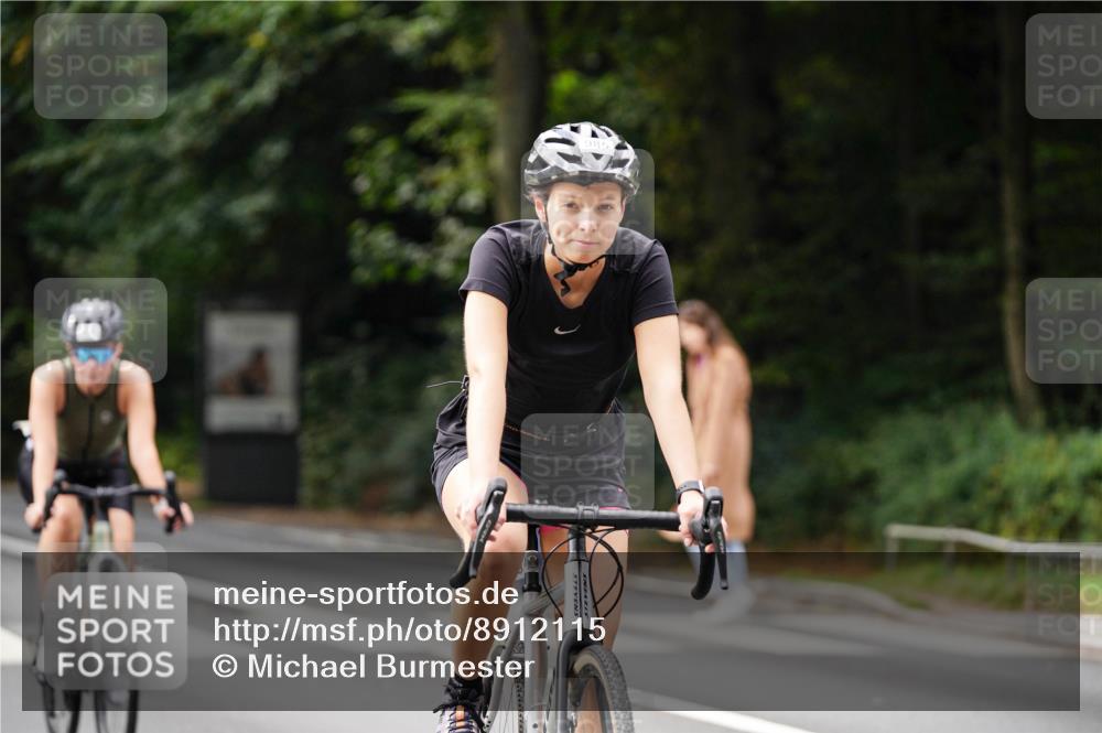 14.09.2025 - Stadtparktriathlon Michael Burmester http://msf.ph/oto/8912115 14.09.2025 11:26:57 Radfahren 868, 898, 932, 969, 985, 995 meine-sportfotos.de