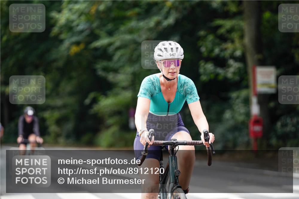 14.09.2025 - Stadtparktriathlon Michael Burmester http://msf.ph/oto/8912120 14.09.2025 11:27:19 Radfahren 836, 838, 867, 874, 947, 979, 996 meine-sportfotos.de