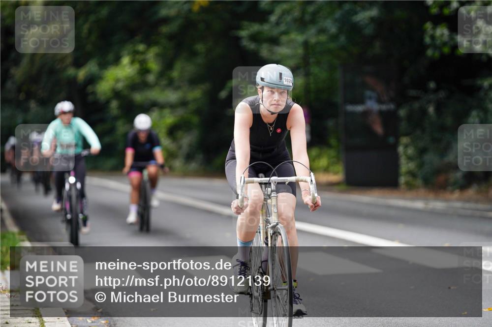 14.09.2025 - Stadtparktriathlon Michael Burmester http://msf.ph/oto/8912139 14.09.2025 11:27:43 Radfahren 833, 841, 872, 889, 917, 944, 990, 1016, 1020 meine-sportfotos.de