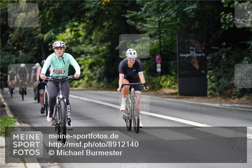 14.09.2025 - Stadtparktriathlon Michael Burmester http://msf.ph/oto/8912140 14.09.2025 11:27:44 Radfahren 833, 841, 872, 889, 917, 944, 990, 1009, 1016, 1020 meine-sportfotos.de