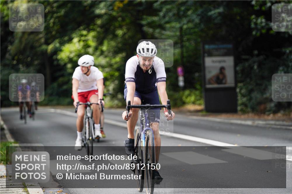 14.09.2025 - Stadtparktriathlon Michael Burmester http://msf.ph/oto/8912150 14.09.2025 11:27:53 Radfahren 833, 848, 853, 872, 890, 897, 916, 990, 1009 meine-sportfotos.de