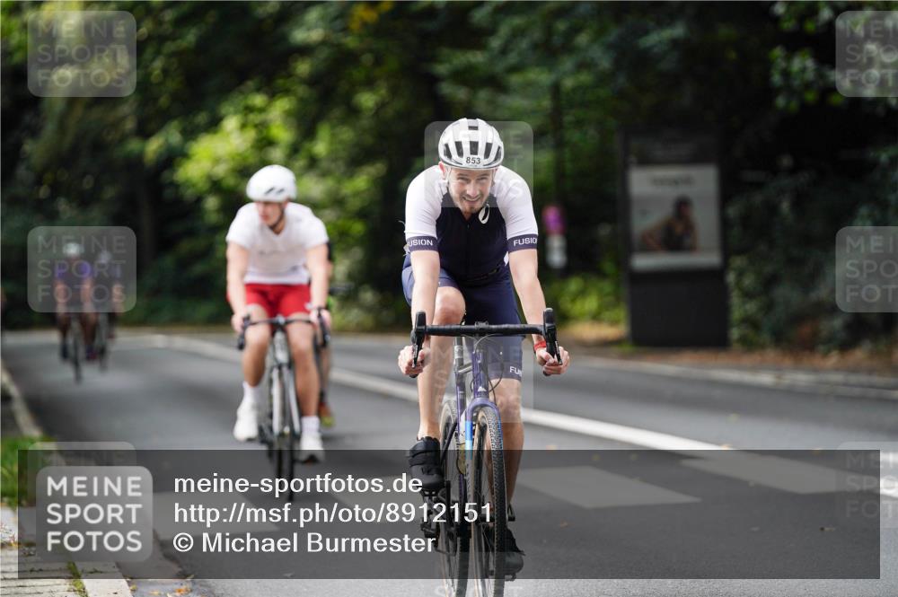 14.09.2025 - Stadtparktriathlon Michael Burmester http://msf.ph/oto/8912151 14.09.2025 11:27:53 Radfahren 833, 848, 853, 872, 890, 897, 916, 990, 1009 meine-sportfotos.de