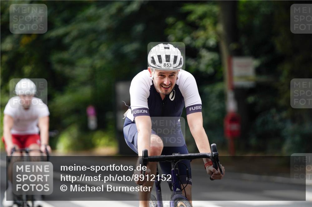 14.09.2025 - Stadtparktriathlon Michael Burmester http://msf.ph/oto/8912152 14.09.2025 11:27:54 Radfahren 833, 848, 853, 872, 890, 897, 916, 1009 meine-sportfotos.de
