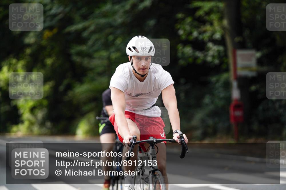 14.09.2025 - Stadtparktriathlon Michael Burmester http://msf.ph/oto/8912153 14.09.2025 11:27:54 Radfahren 833, 848, 853, 872, 890, 897, 916, 1009 meine-sportfotos.de