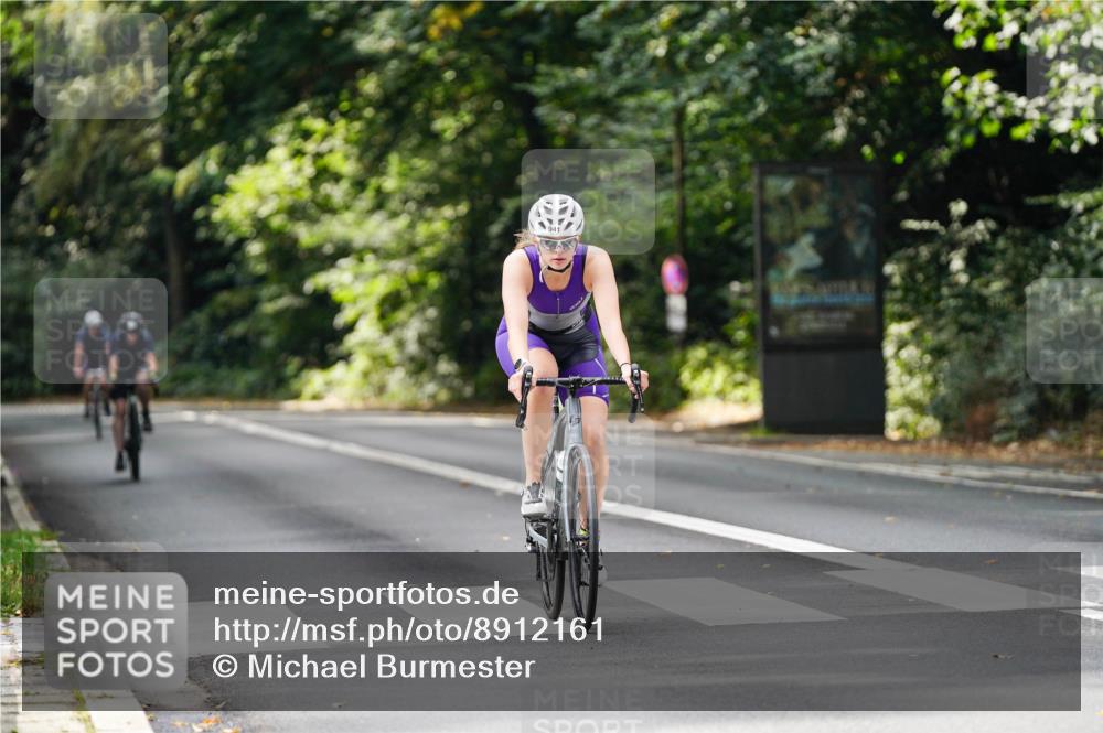 14.09.2025 - Stadtparktriathlon Michael Burmester http://msf.ph/oto/8912161 14.09.2025 11:28:04 Radfahren 848, 854, 916, 925, 941 meine-sportfotos.de