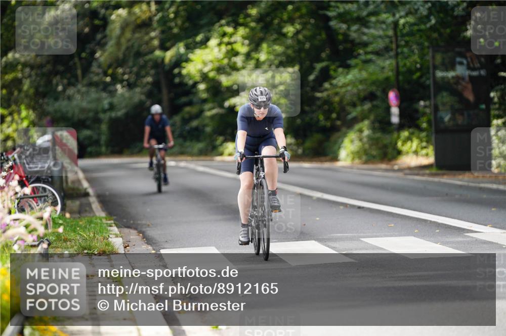 14.09.2025 - Stadtparktriathlon Michael Burmester http://msf.ph/oto/8912165 14.09.2025 11:28:07 Radfahren 854, 925, 941 meine-sportfotos.de