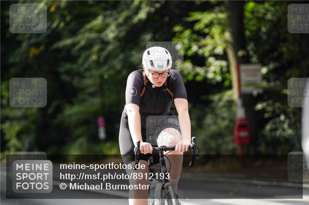 14.09.2025 - Stadtparktriathlon Michael Burmester http://msf.ph/oto/8912193 14.09.2025 11:28:55 Radfahren 973, 982, 984, 989 meine-sportfotos.de