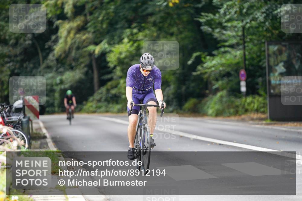 14.09.2025 - Stadtparktriathlon Michael Burmester http://msf.ph/oto/8912194 14.09.2025 11:29:25 Radfahren 827 meine-sportfotos.de