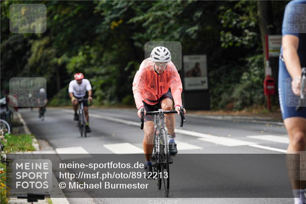 14.09.2025 - Stadtparktriathlon Michael Burmester http://msf.ph/oto/8912213 14.09.2025 11:30:13 Radfahren 828, 870, 918, 921, 939, 955 meine-sportfotos.de
